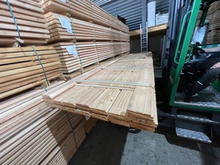 Ca. 32x Douglas Zweeds Rabat, 26x165mm, lengte 500cm